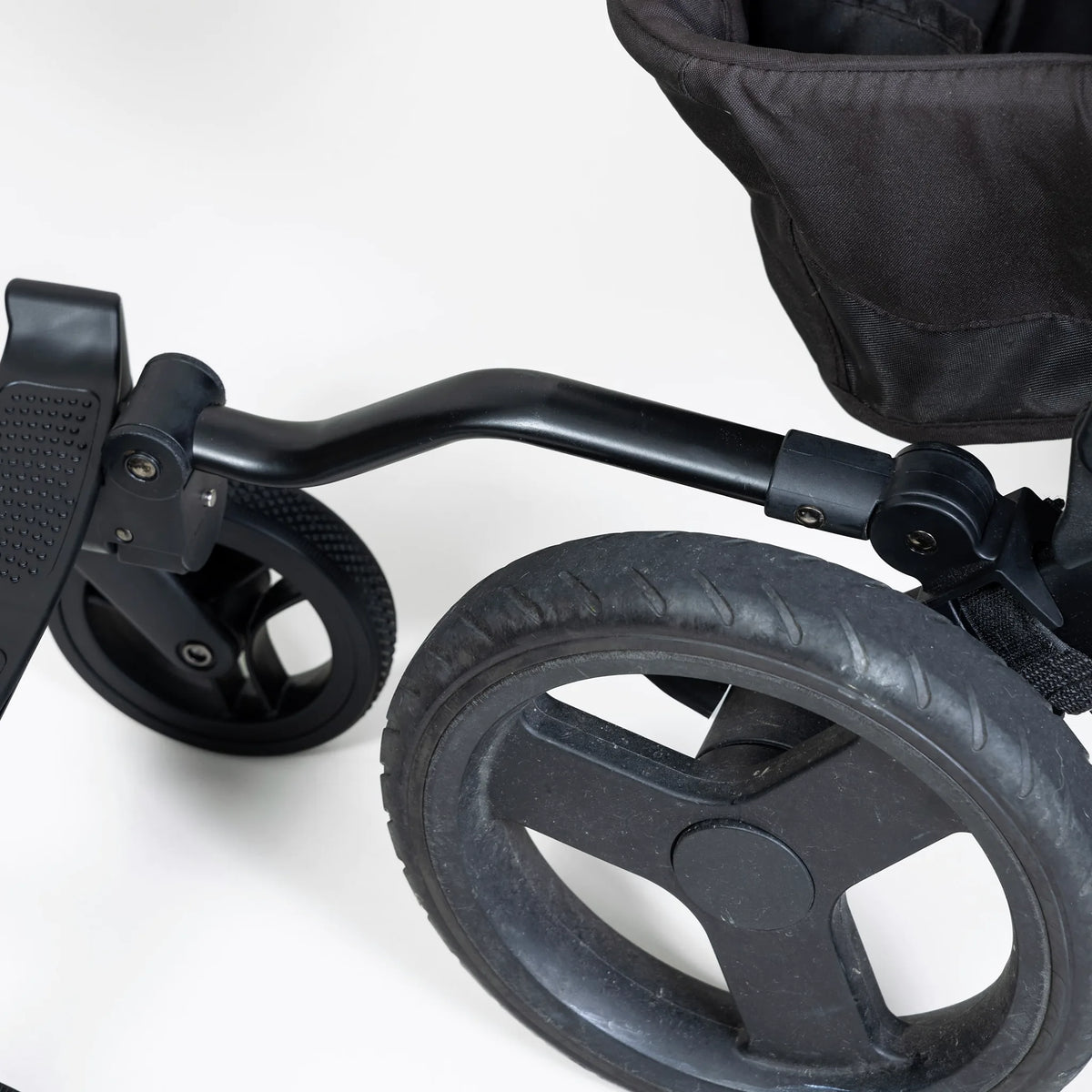 Close-up of the Milo pram connector that clips Milo to your pram