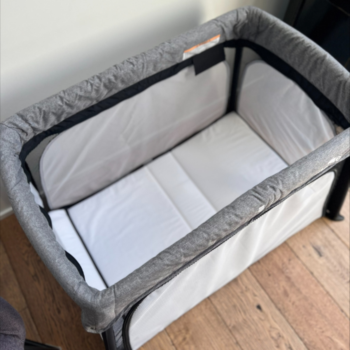 Moose Emmett Travel Cot (with Bassinet feature & 2 FREE fitted sheets)