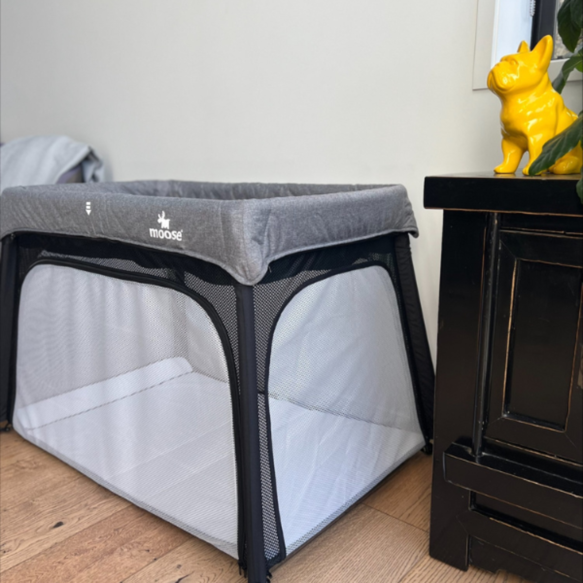Moose Emmett Travel Cot (with Bassinet feature & 2 FREE fitted sheets)
