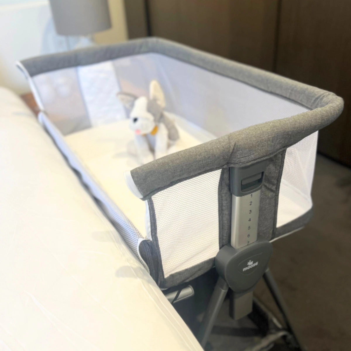 Moose Eden Co-Sleeper Crib (with two FREE mattress protectors)