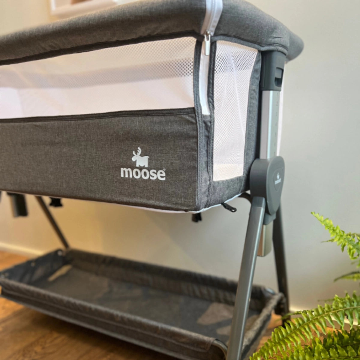 Moose Eden Co-Sleeper Crib (with two FREE mattress protectors)