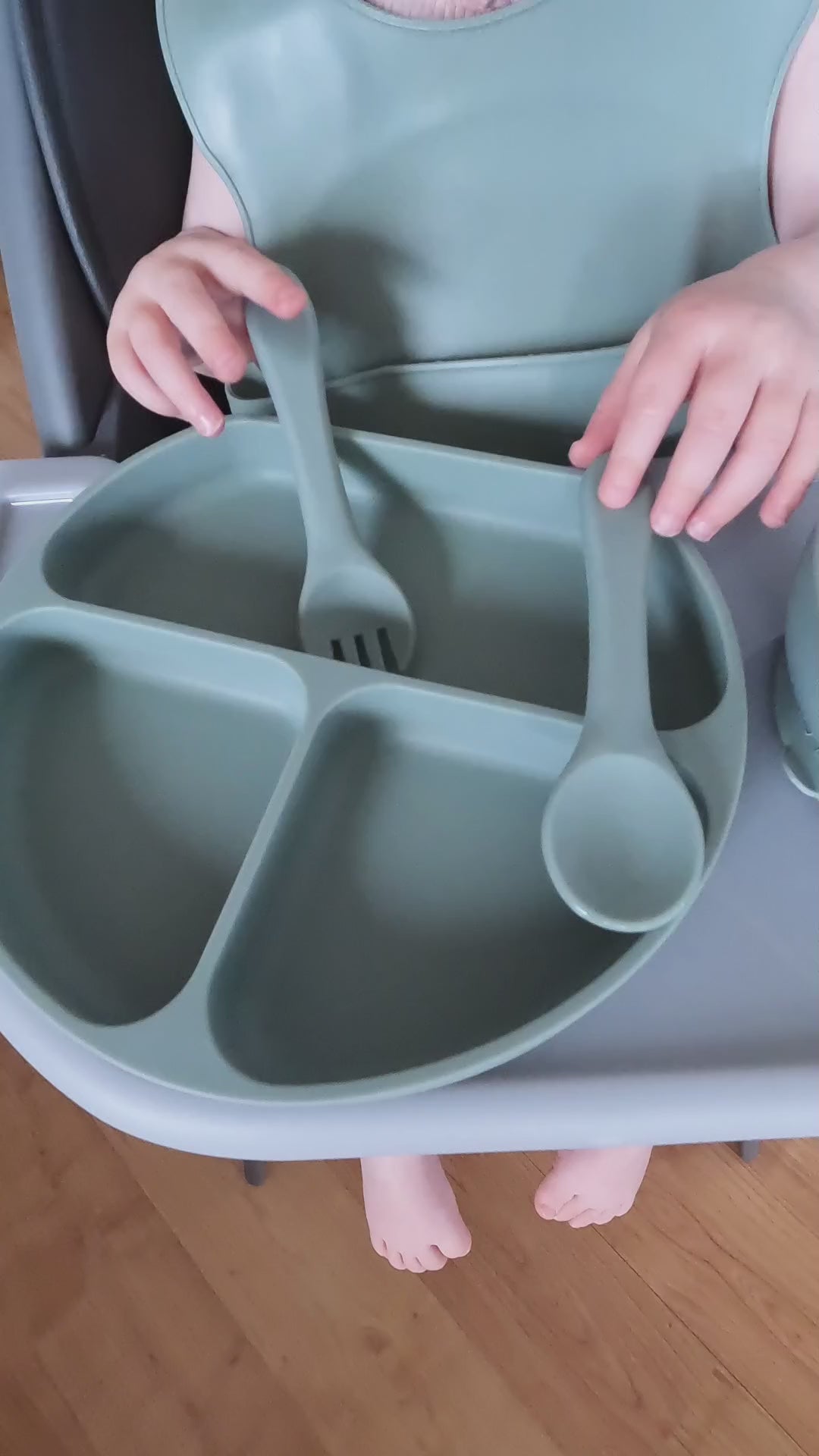 Load video: Silicone Baby Feeding Set