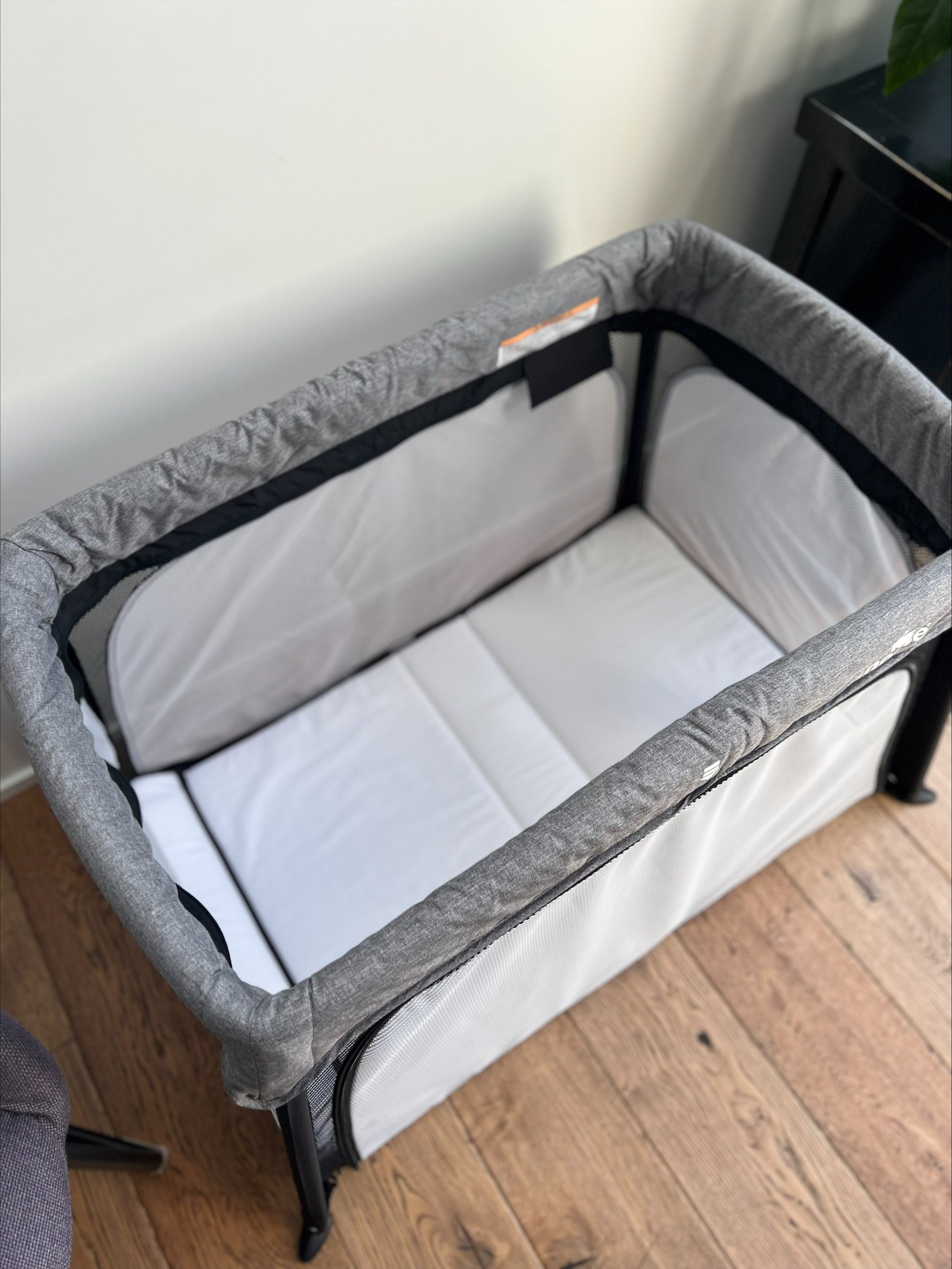 Moose Emmett Travel Cot (with Bassinet feature & 2 FREE fitted sheets)